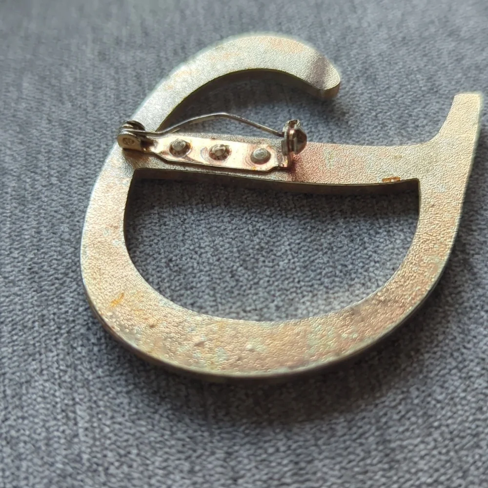 Large Rhinestone D Pin Brooch - Picture 2 of 2